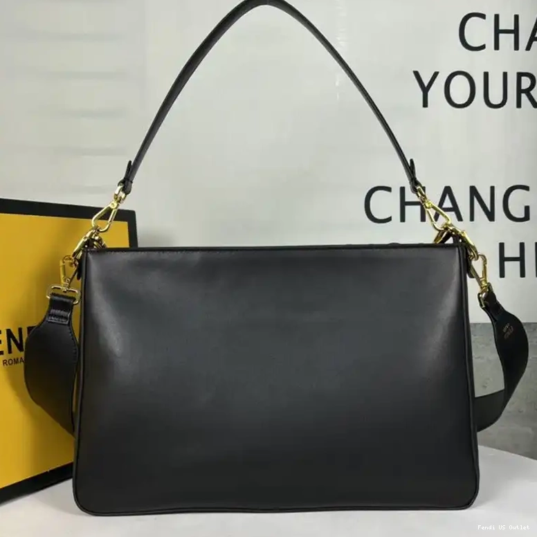 Vintage HOT In Leather Calf Shoulder Black Zip O'Lock Bag Fendi 0702